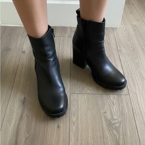 MANGO Black Leather Ankle Highheel Boots